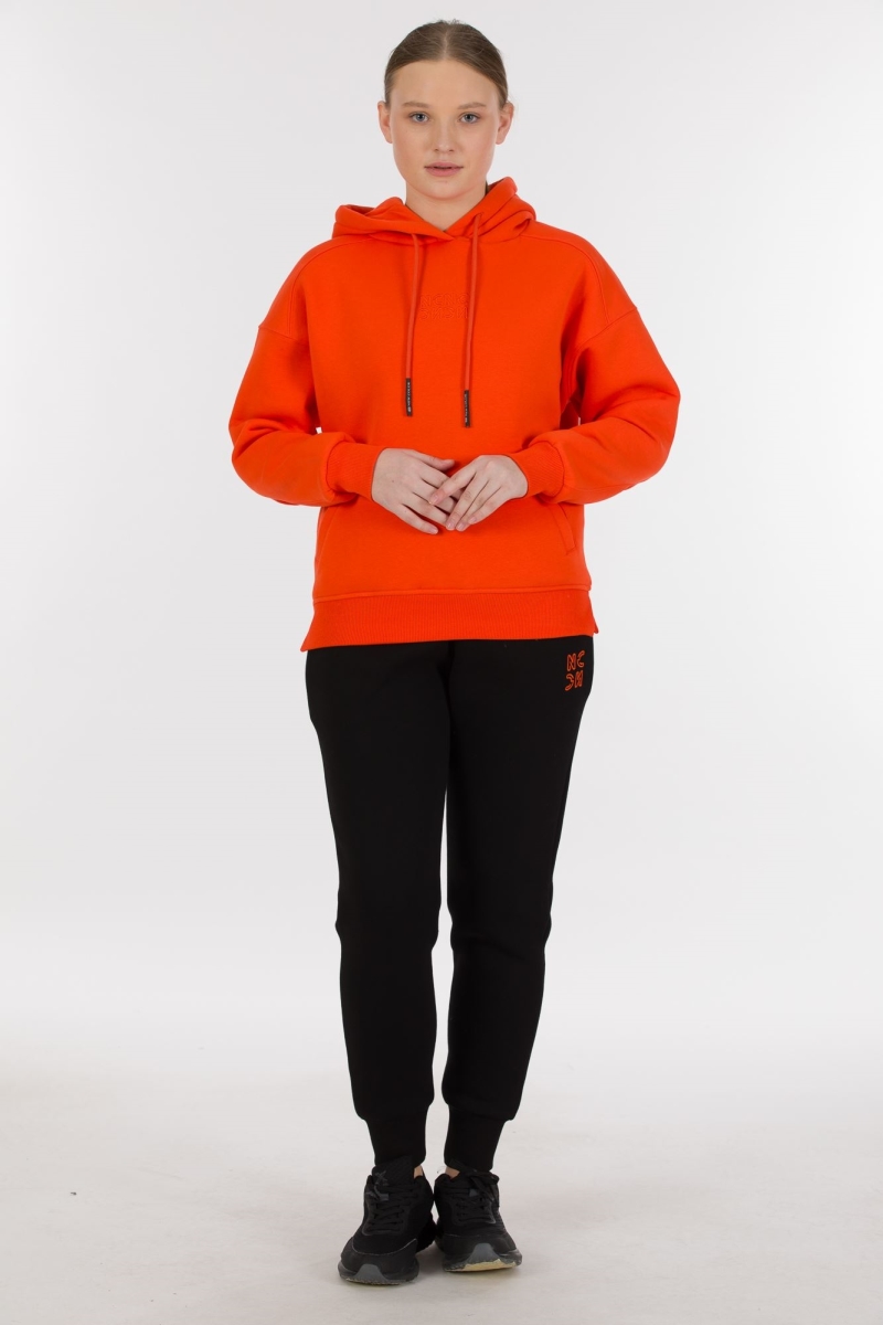THREE YARN TRACKSUIT