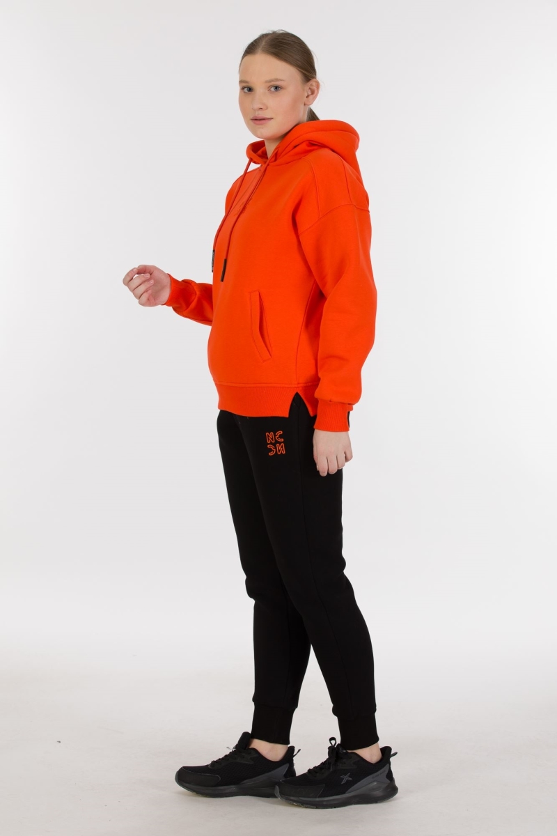 THREE YARN TRACKSUIT