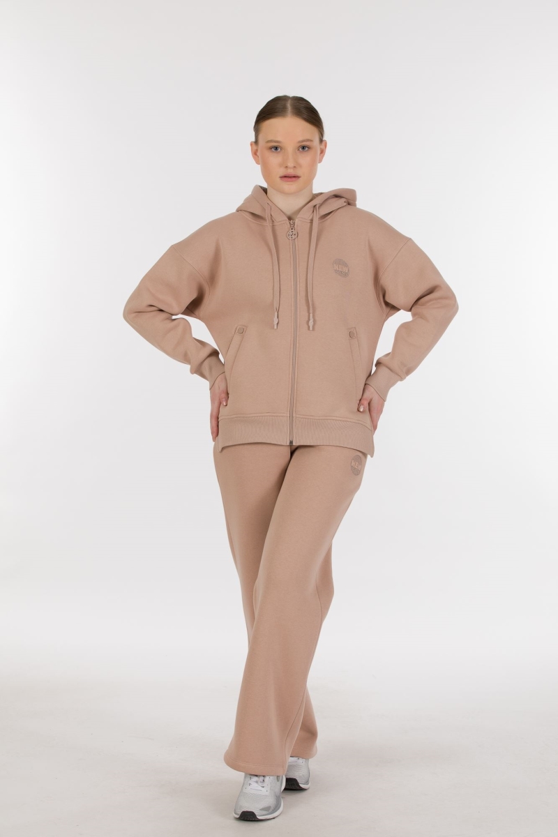 THREE YARN TRACKSUIT
