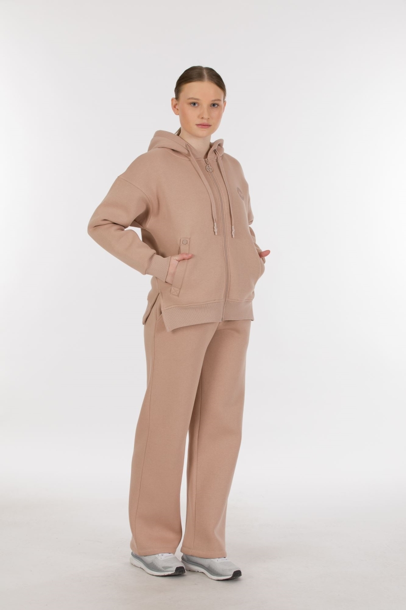 THREE YARN TRACKSUIT