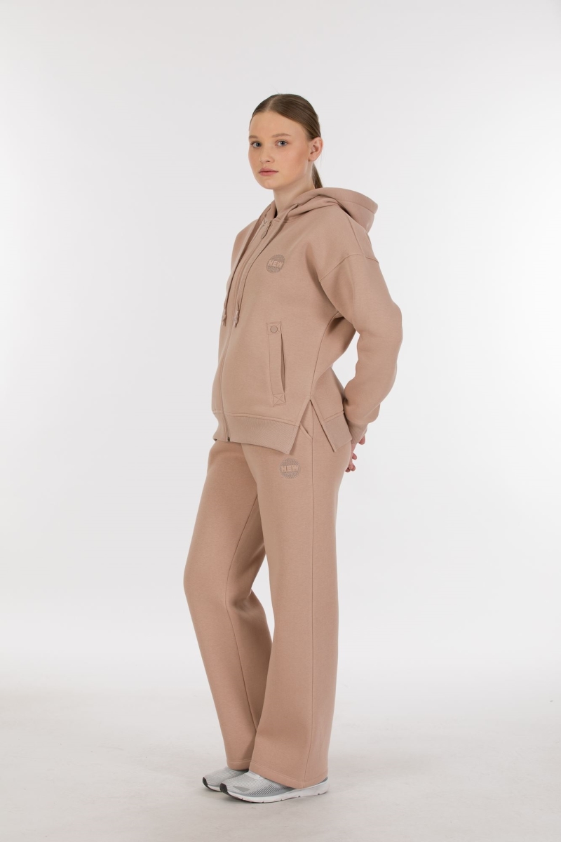 THREE YARN TRACKSUIT