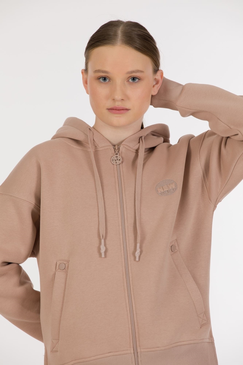 THREE YARN TRACKSUIT