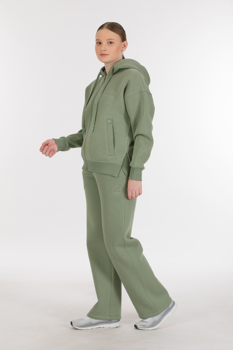THREE YARN TRACKSUIT