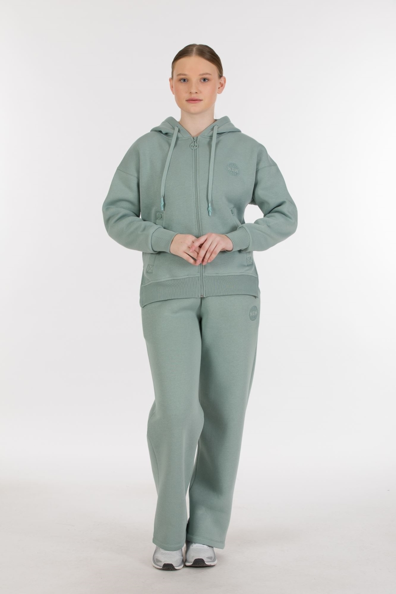 THREE YARN TRACKSUIT