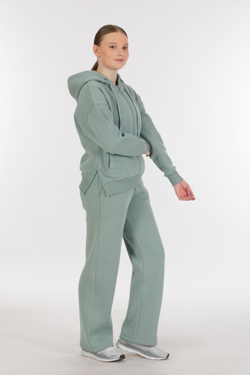 THREE YARN TRACKSUIT