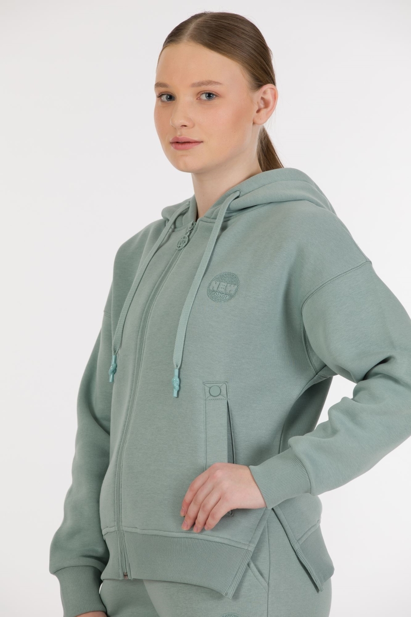 THREE YARN TRACKSUIT