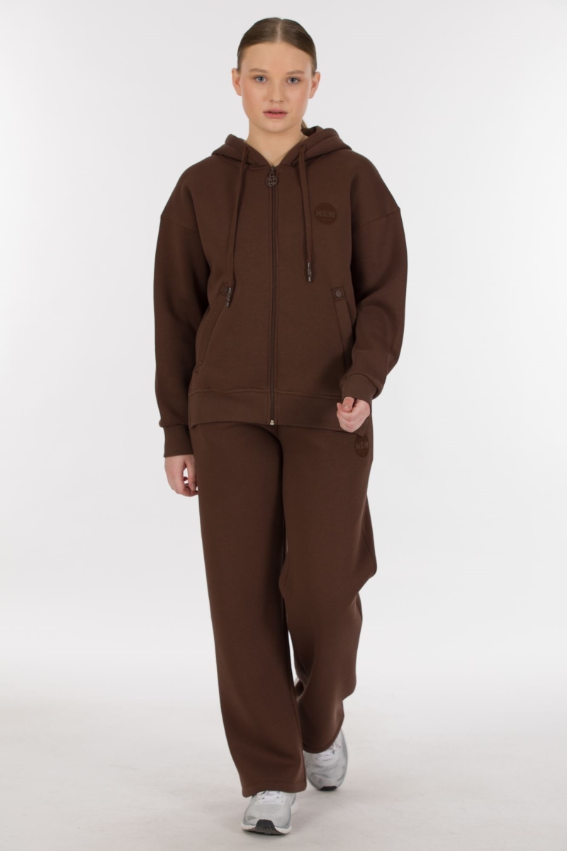 THREE YARN TRACKSUIT