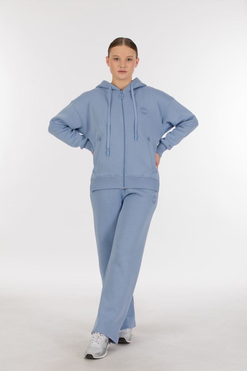 THREE YARN TRACKSUIT