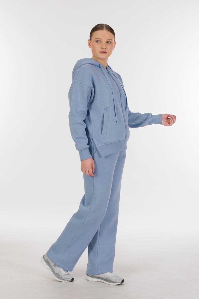 THREE YARN TRACKSUIT