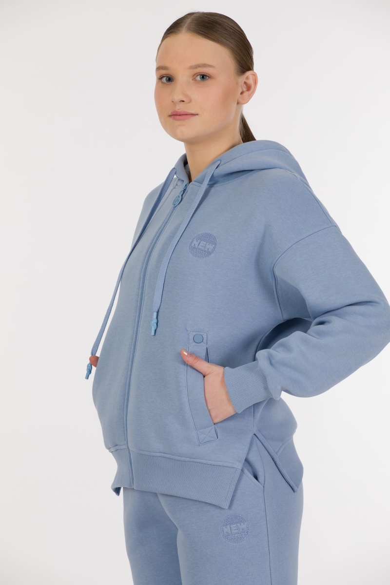 THREE YARN TRACKSUIT