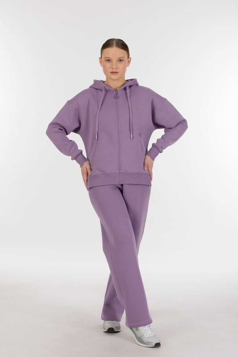 THREE YARN TRACKSUIT