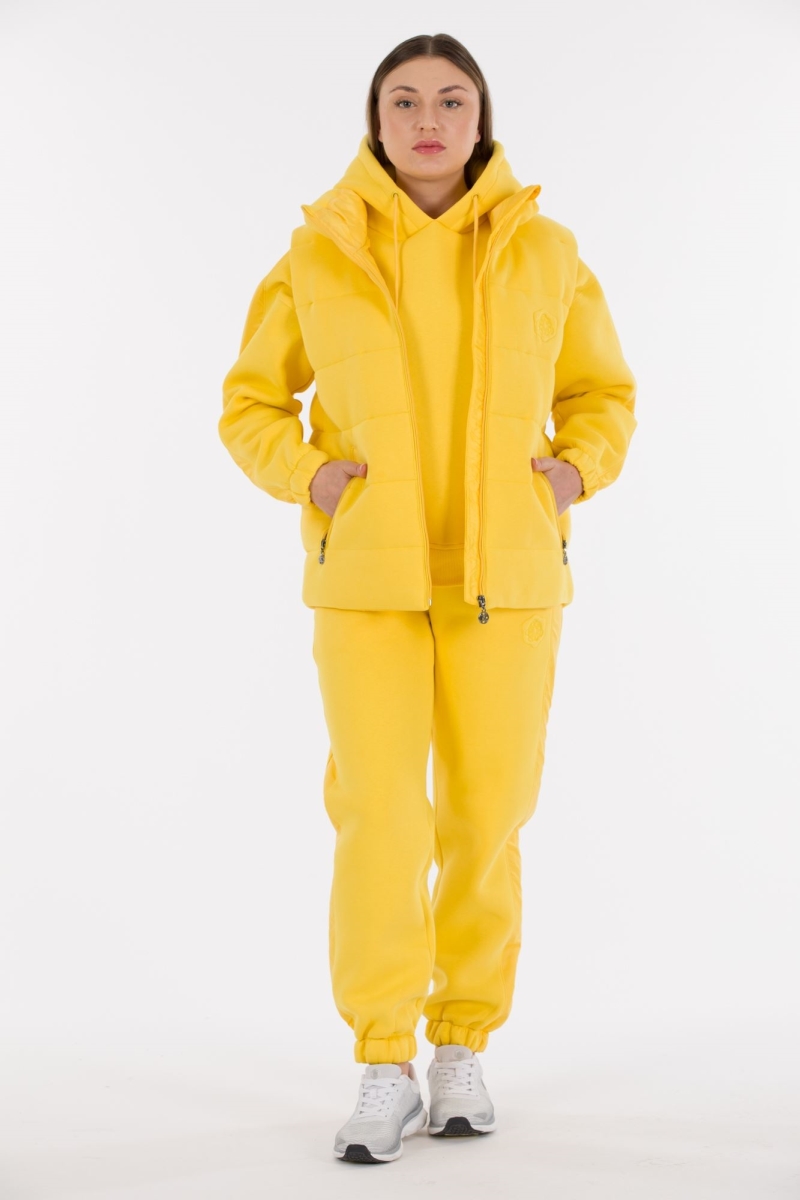 THREE YARN  TRACKSUIT
