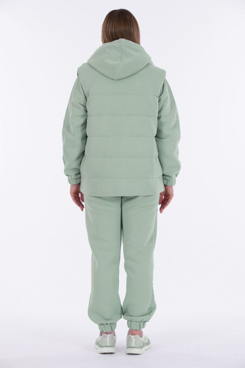 THREE YARN  TRACKSUIT