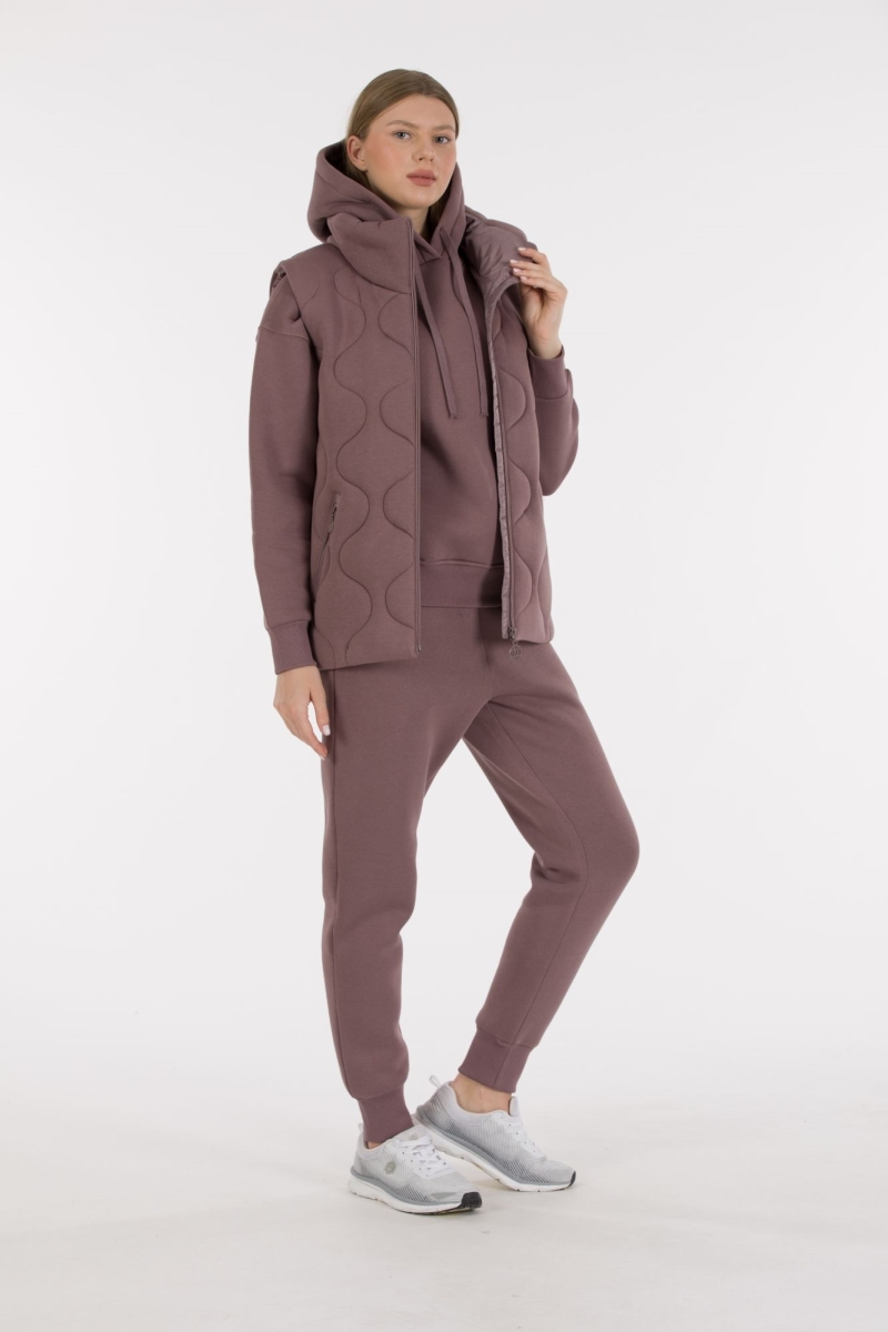 THREE YARN TRACKSUIT