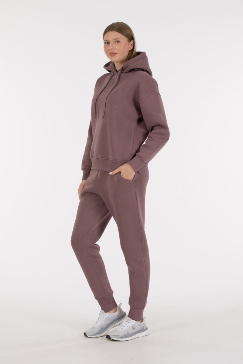 THREE YARN TRACKSUIT
