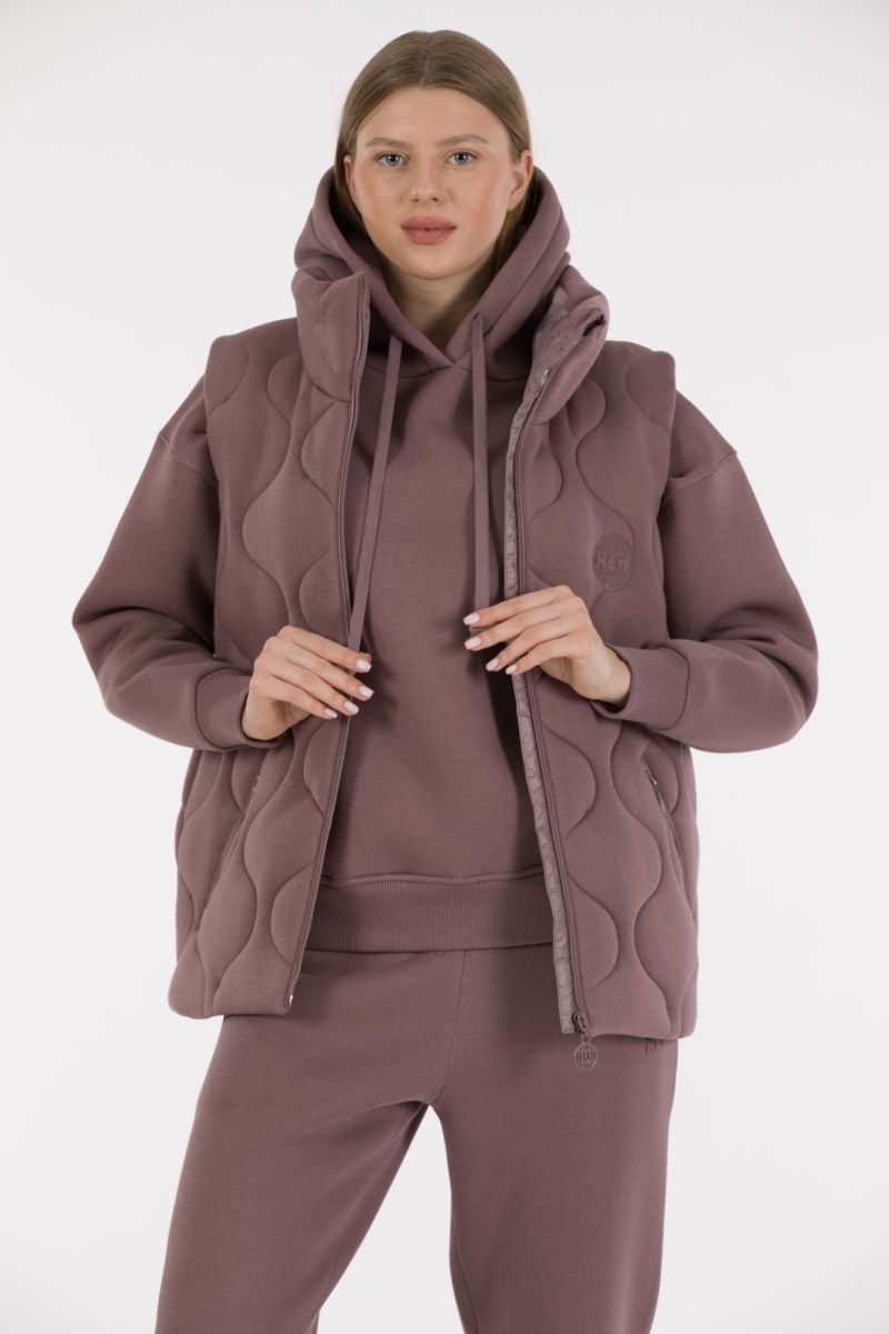 THREE YARN TRACKSUIT