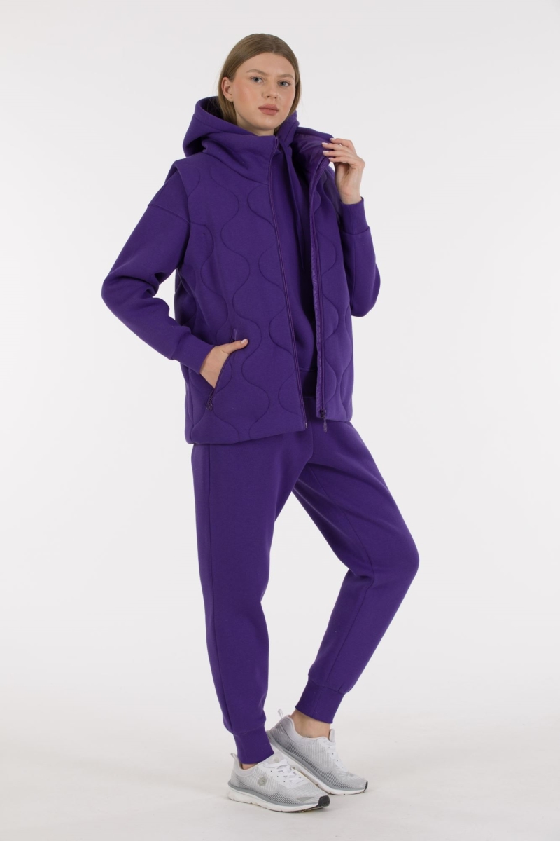 THREE YARN TRACKSUIT