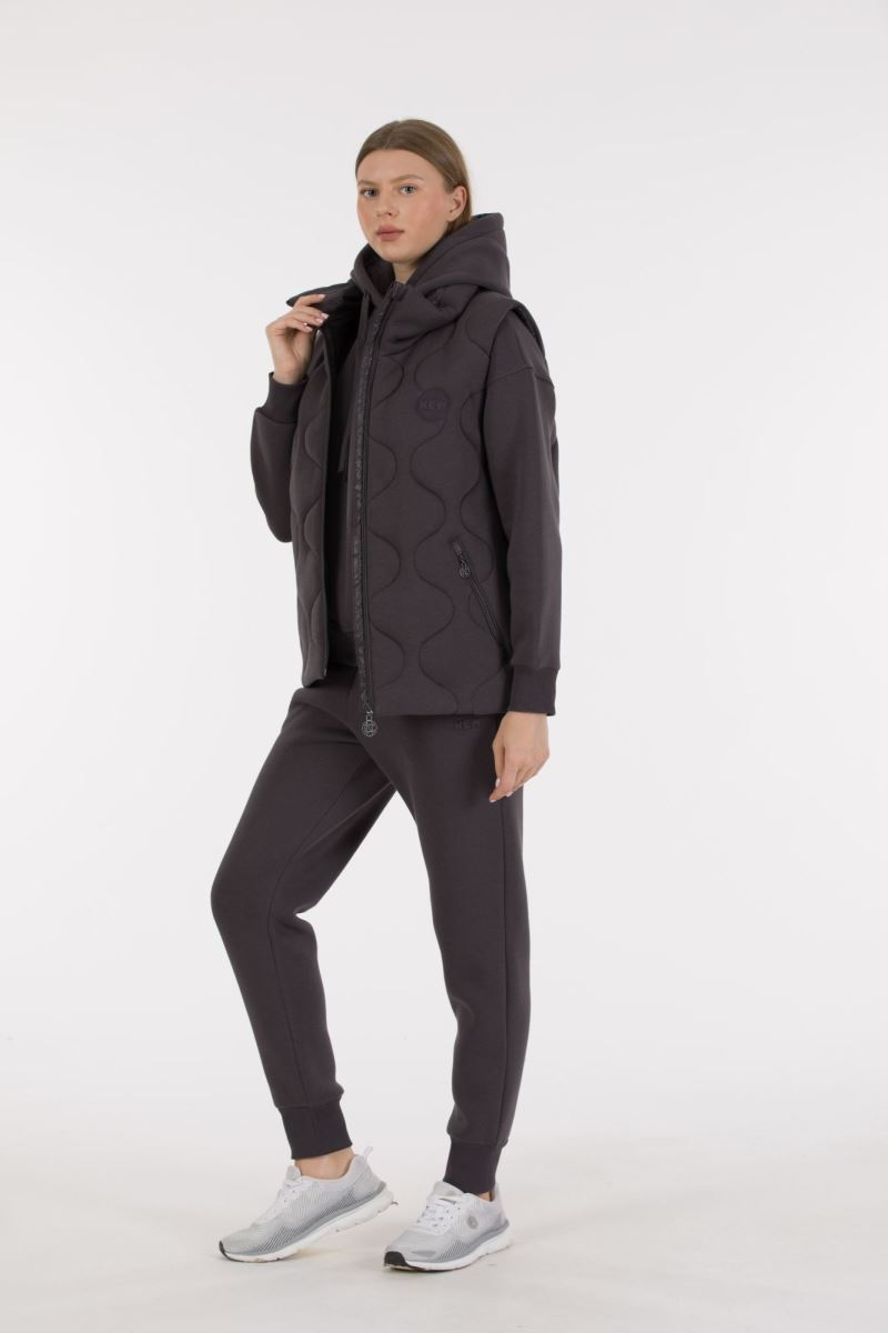 THREE YARN TRACKSUIT