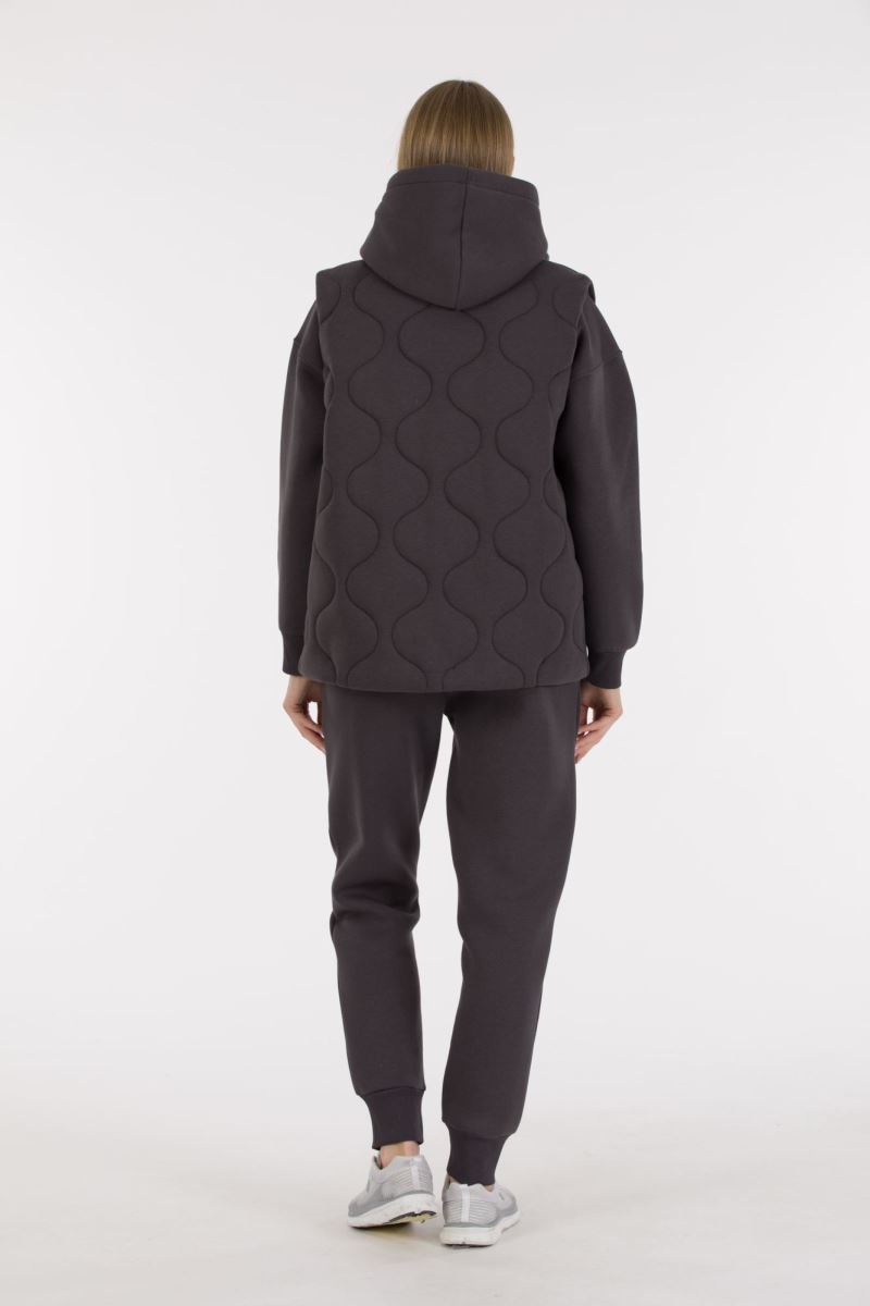 THREE YARN TRACKSUIT
