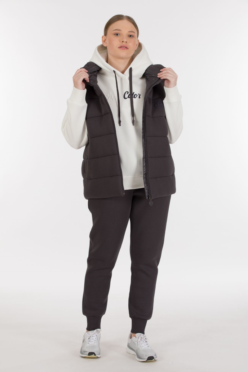 THREE YARN TRACKSUIT