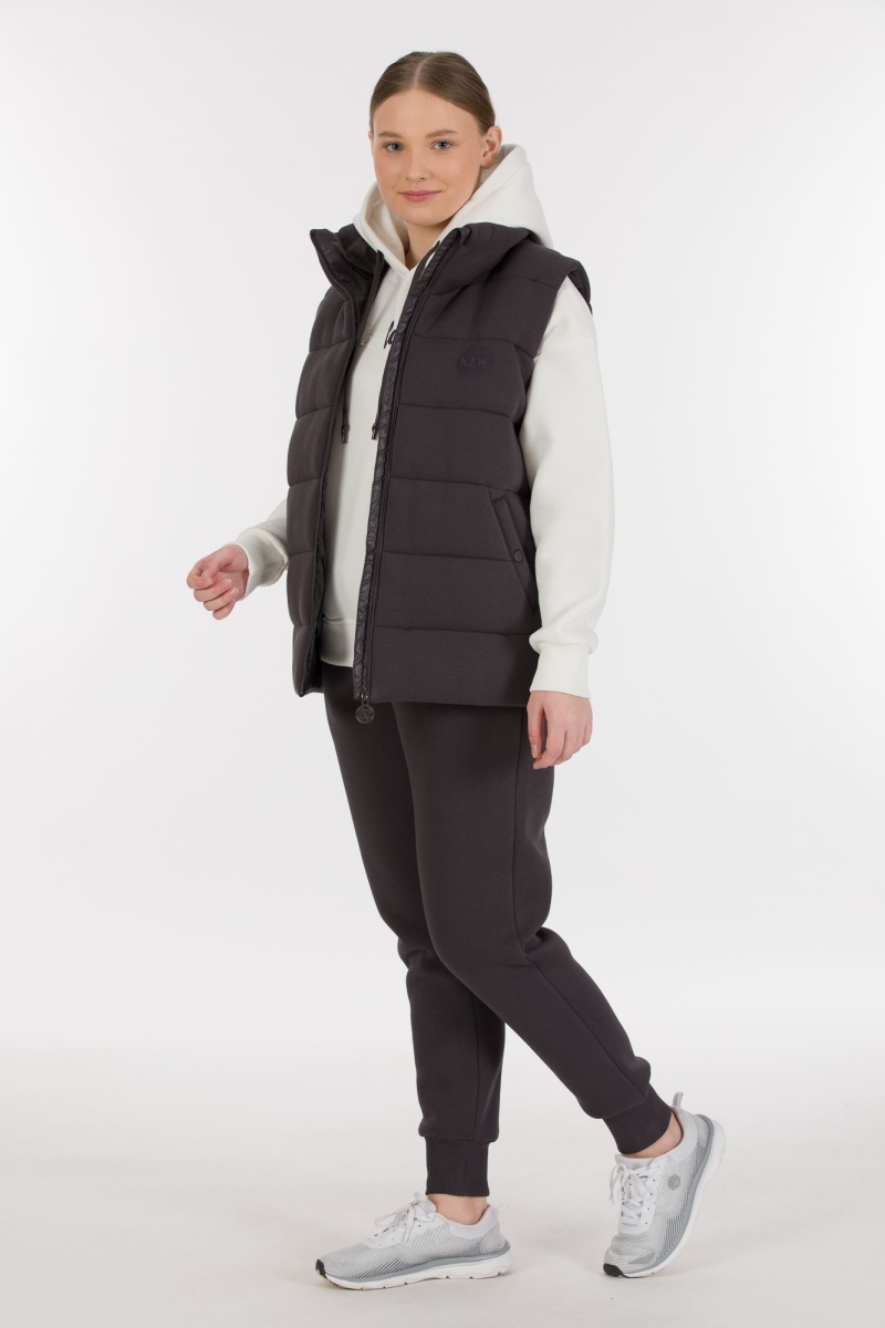 THREE YARN TRACKSUIT