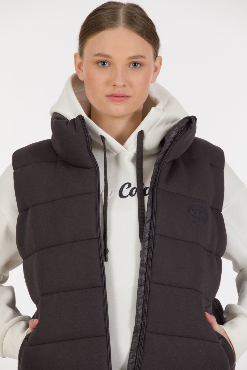 THREE YARN TRACKSUIT